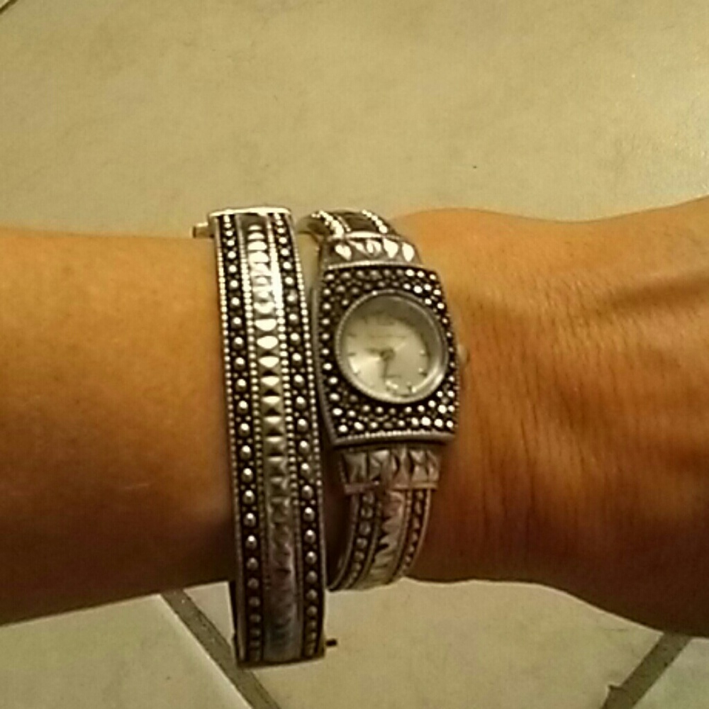 Clip on watch and Bracelet 2 pairs of earrings 1 r